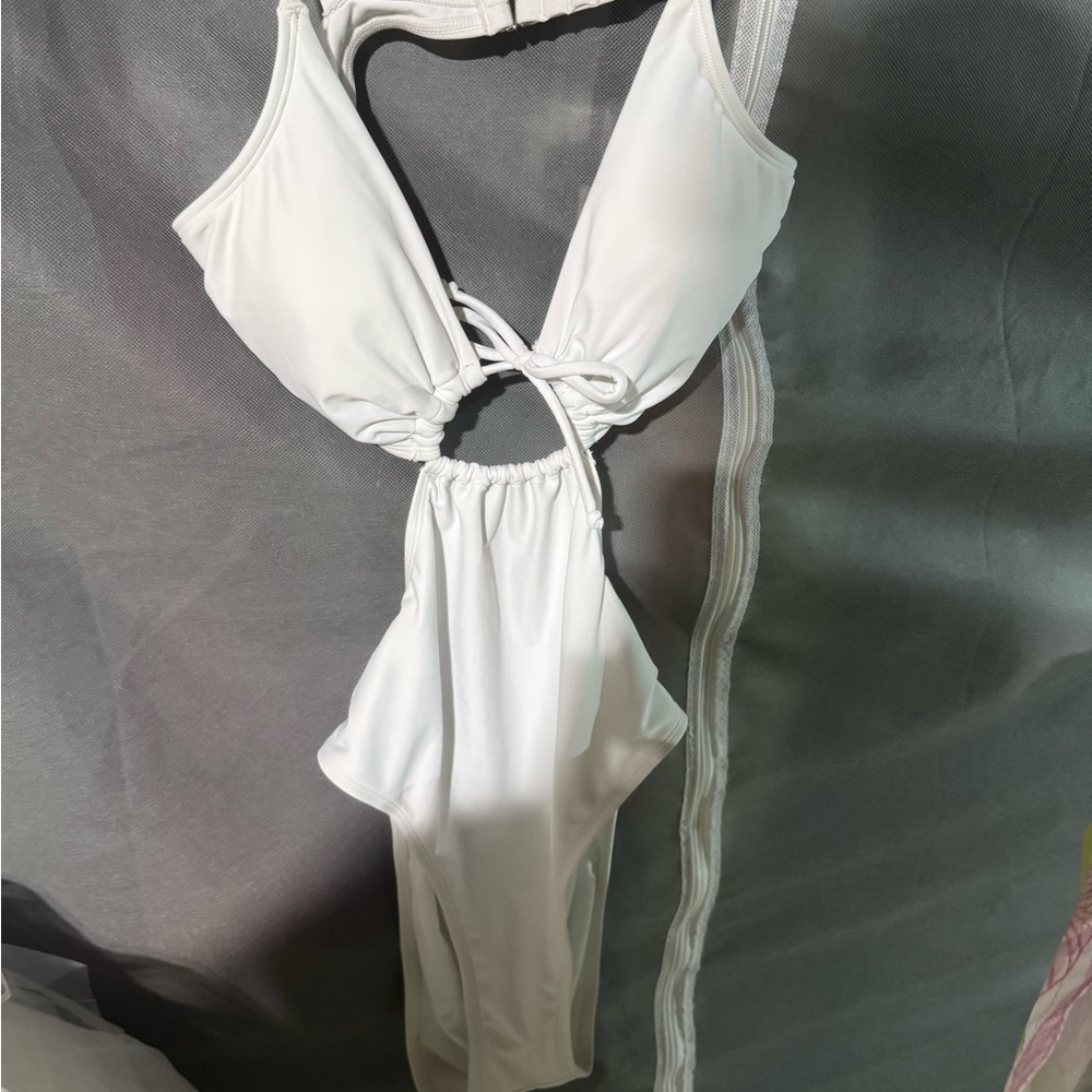 Cupshe Elegant White Swimsuit